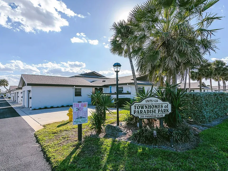 255 Paradise Blvd #15