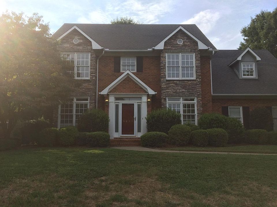 Beautiful 2 story brick home..