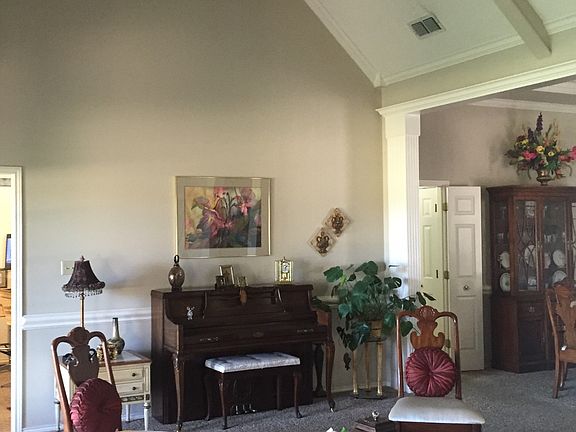 5th image of 102 Mustang Dr