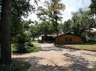 912 Kiowa Dr E, Lake Kiowa, TX 76240