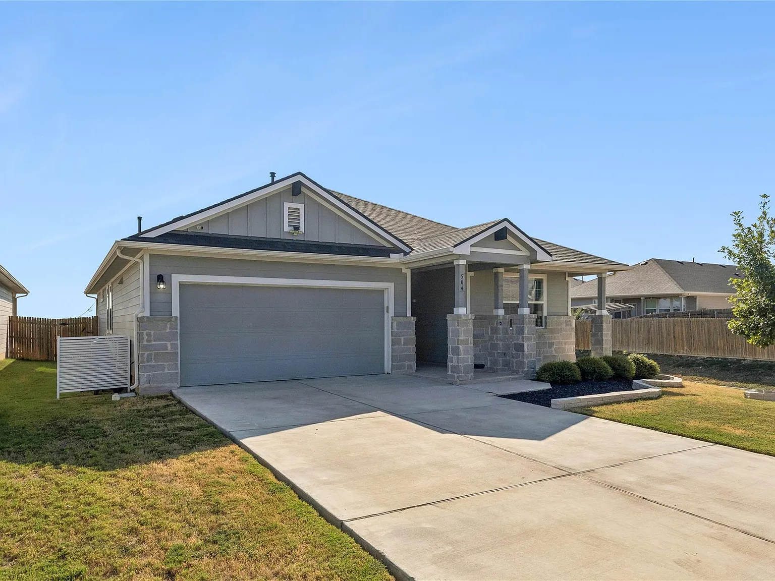 4 bed, 2.0 bath, 1612 sqft, $1,925 — Photo 3