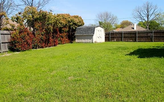 4th image of 869 Carriage Creek Dr