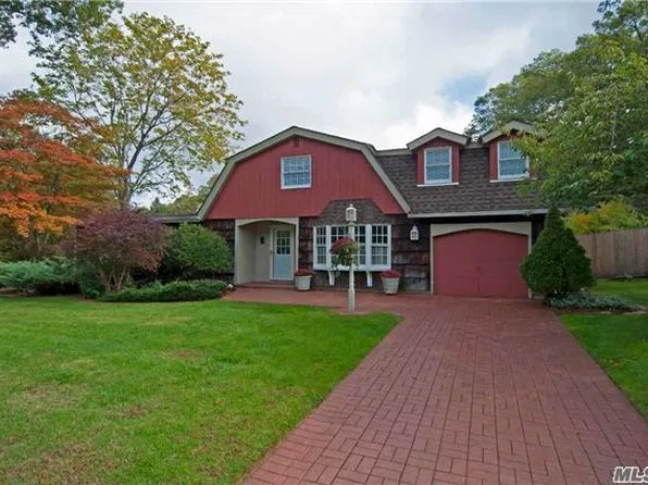 19 Baylor Dr, Farmingville, NY 11738