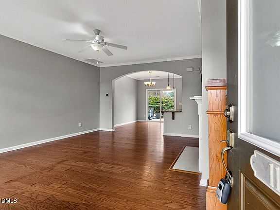3rd image of 112 Mount Evans Dr