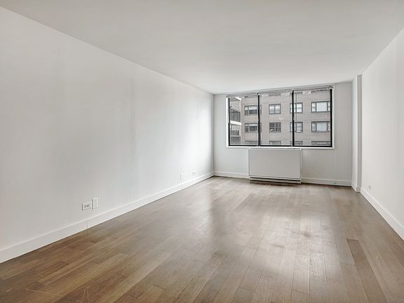 5th image of 300 Mercer St APT 19B