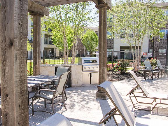 5th image of 13922 Woodson Park Dr #328