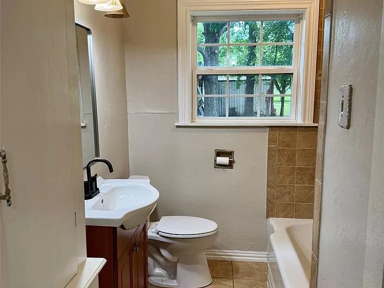 1197 FM 697 — Photo 28