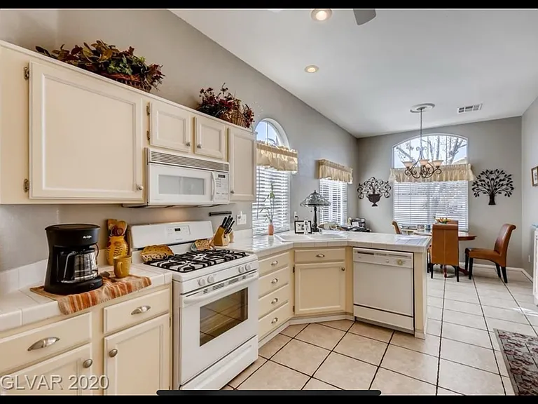 912 Windhook St — Photo 5
