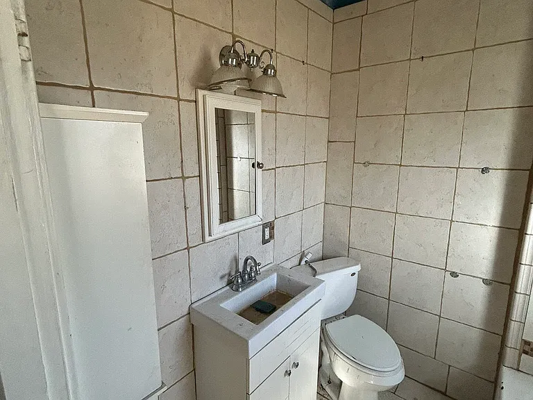 4424 Marcus Ave — Photo 19