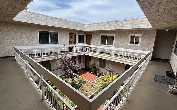 3rd image of 12157 Moorpark St APT 204
