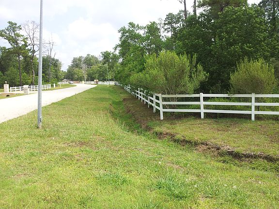 4th image of 21702 Pino Ln