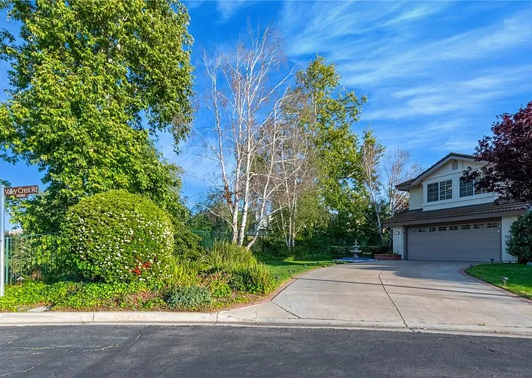 10 Valley Crest Rd — Photo 3