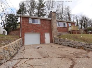 1138 Emerald Rd, Charleston, WV 25314