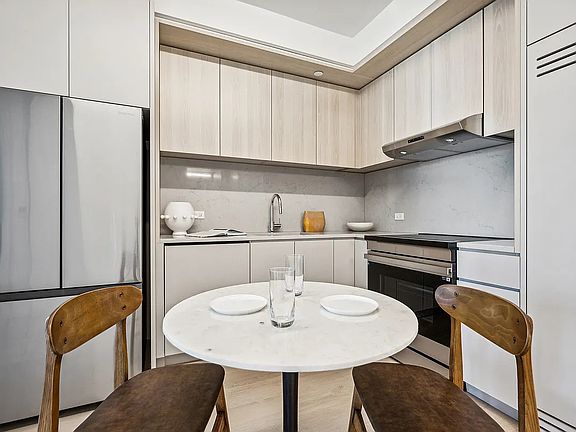 5th image of 17 Hanover Pl #19A