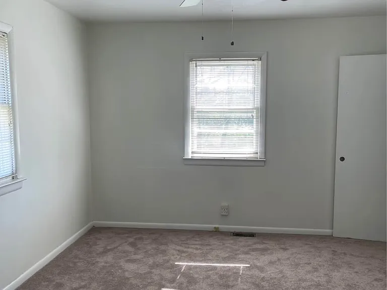 109 E Locust St — Photo 5