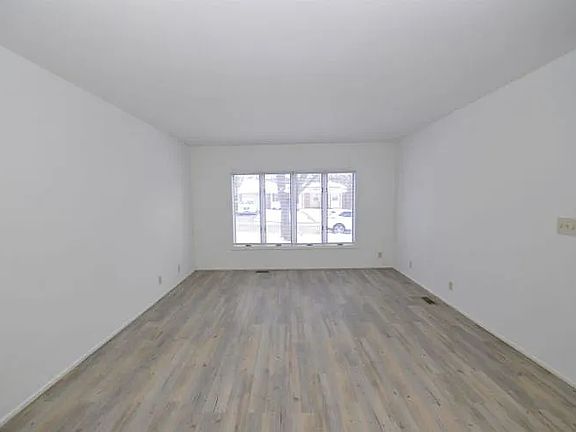 3rd image of 4841 Huntley Ct