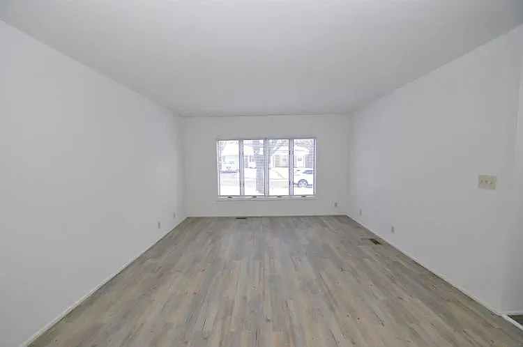 4841 Huntley Ct — Photo 3