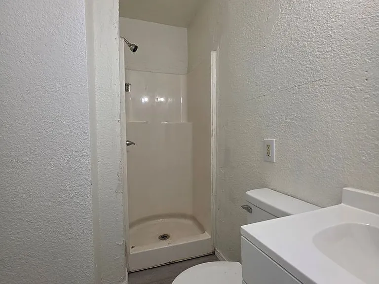 302 E Anna St — Photo 12