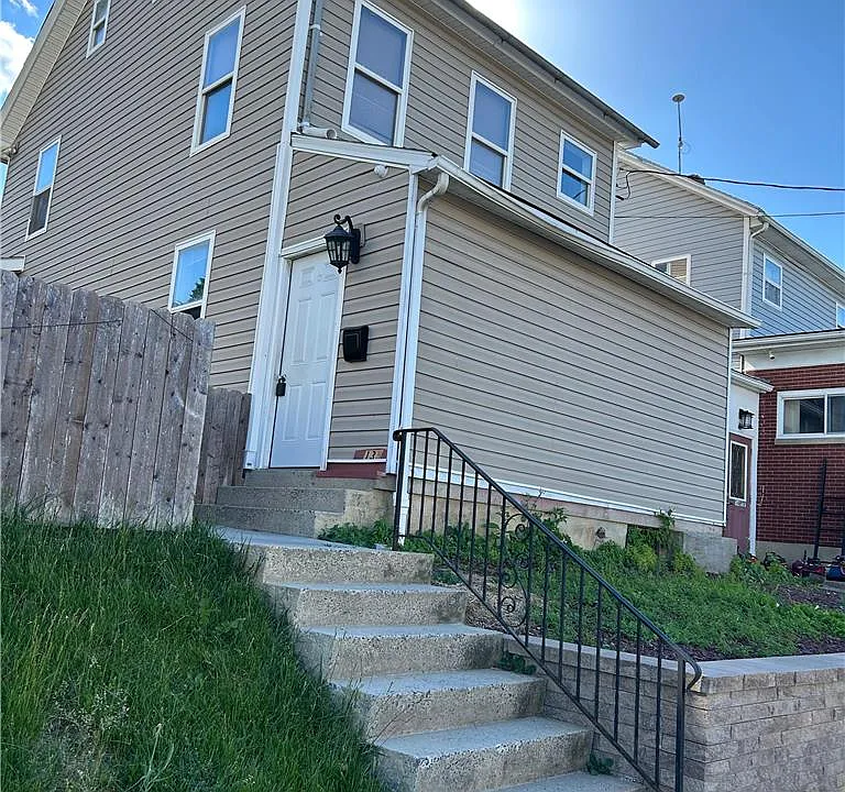138 S 3rd St