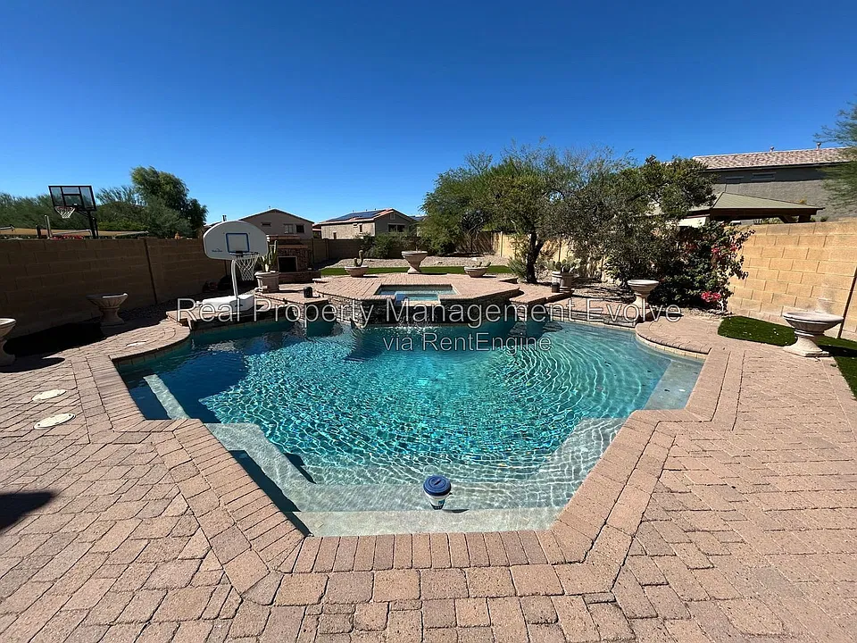 3632 W Jacksonville Dr