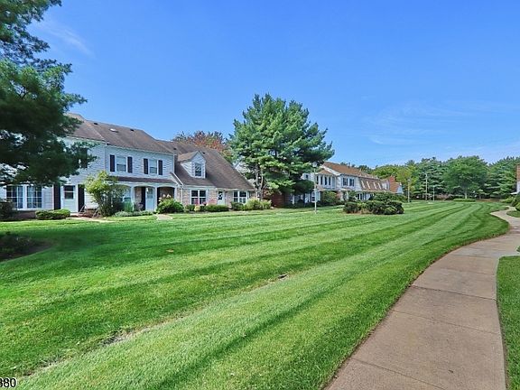 4th image of 25 Tisbury Ct