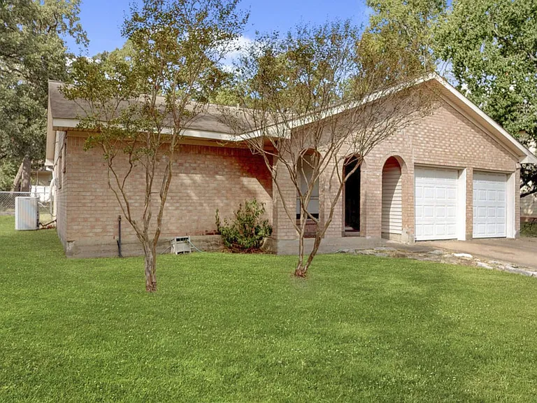 1210 Neal Pickett Dr — Photo 1