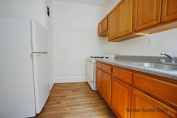 Rented by Norman Raindel, LREB | media 4