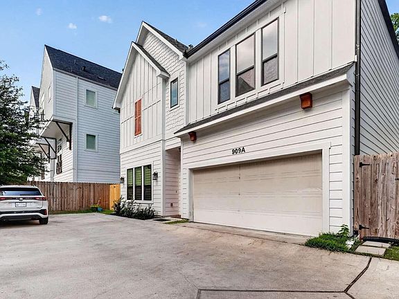 2nd image of 909 Oak St #A
