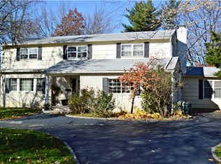 20 Woodland Rd, Roslyn, NY 11576