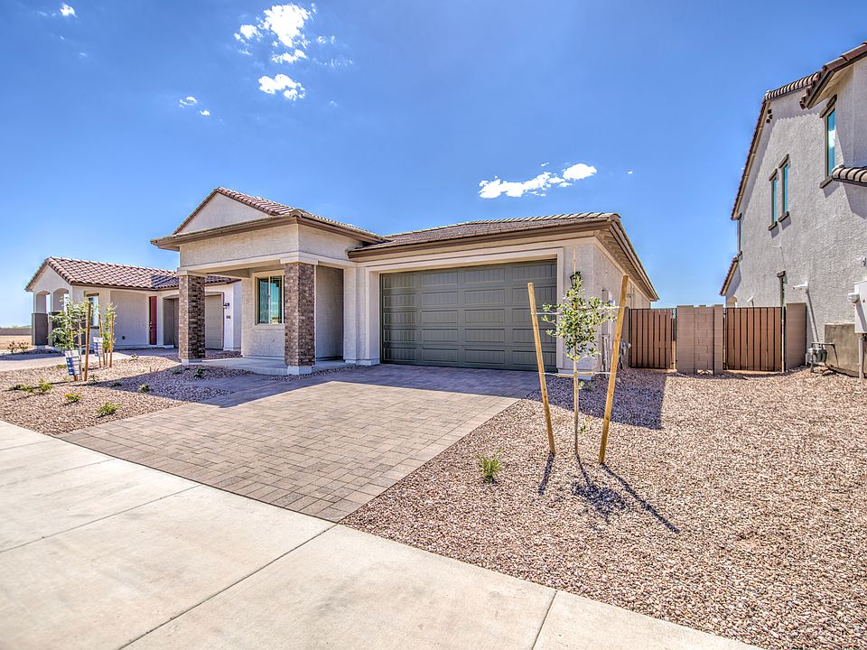 Front yard is managed by HOA