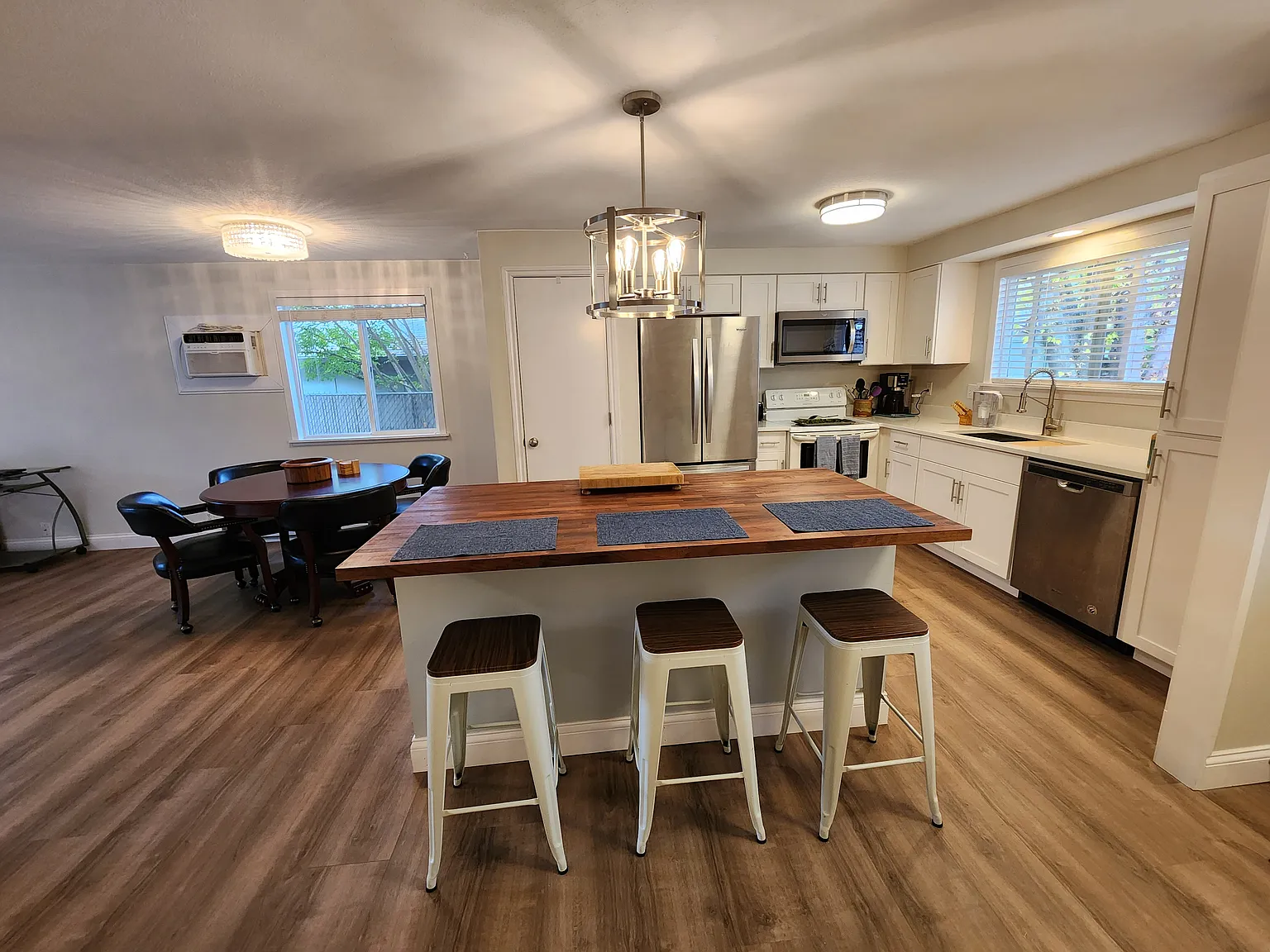 2 bed, 1000 sqft, $1,695 — Photo 3