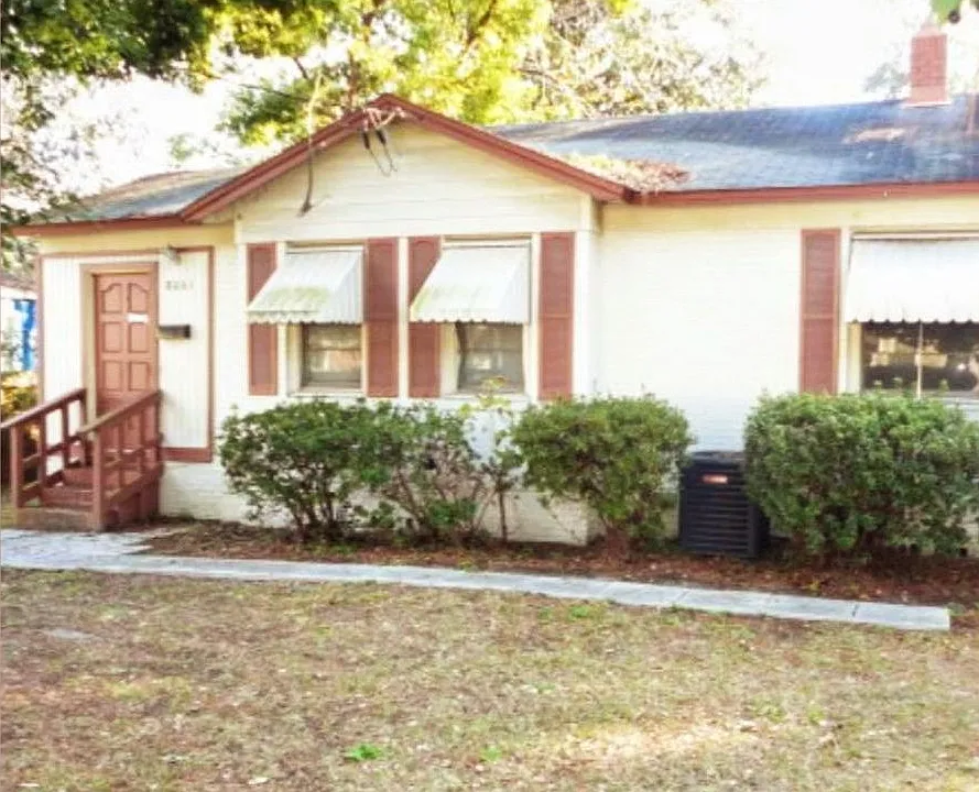 8061 Lexington Dr