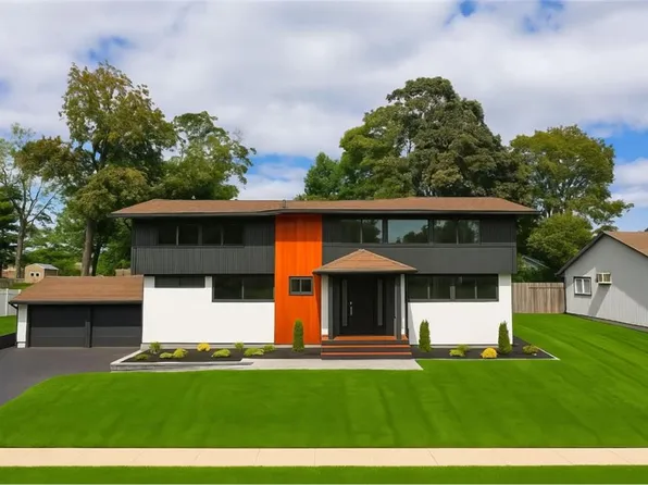 105 Kristen Ct, Warwick, RI 02888