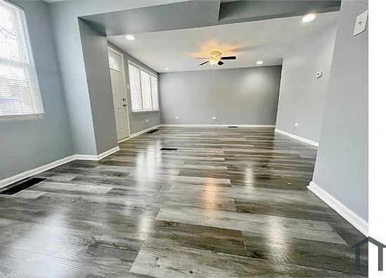 3rd image of 6034 S Michigan Ave