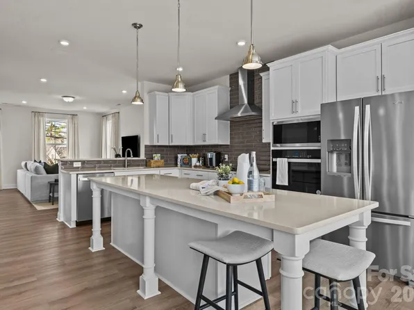 3122 Middle St, Charlotte, NC 28278