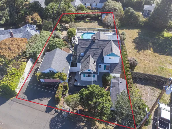 1756 NE 10th St, Lincoln City, OR 97367