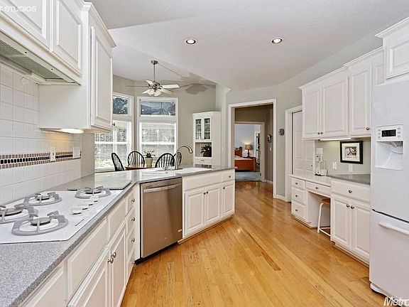 5th image of 86 Hollyann Ct