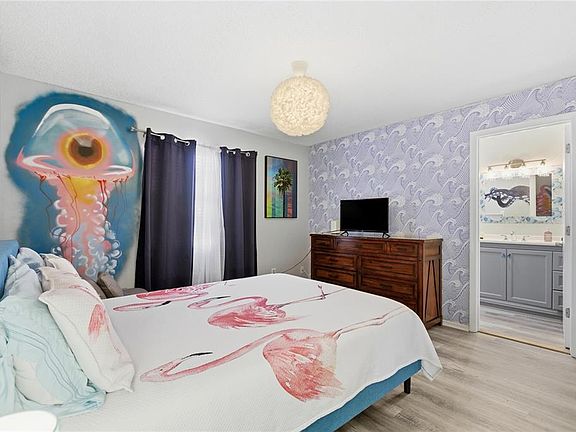 4th image of 527 Beach Rd