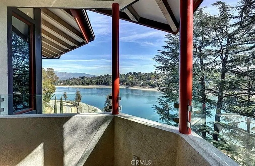 5 bed, 4973 sqft, $13,750 — Photo 1