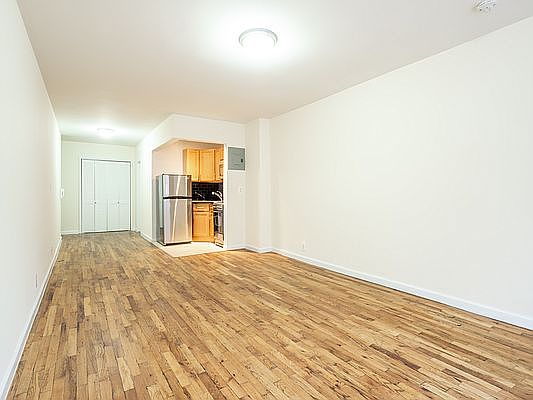 4th image of 204 W 14th St APT 3H