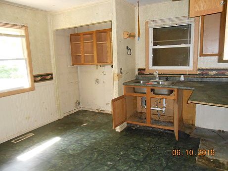 3rd image of 904 S 19th St