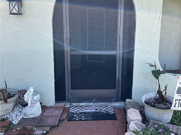 4th image of 908 SE 19th St