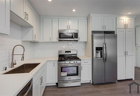 3rd image of 2827 S La Brea Ave APT 18