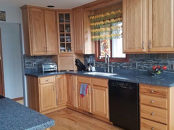 4th image of 250 Taylor Hts