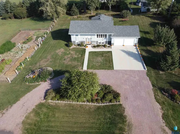 924 Dows St, Garretson, SD 57030