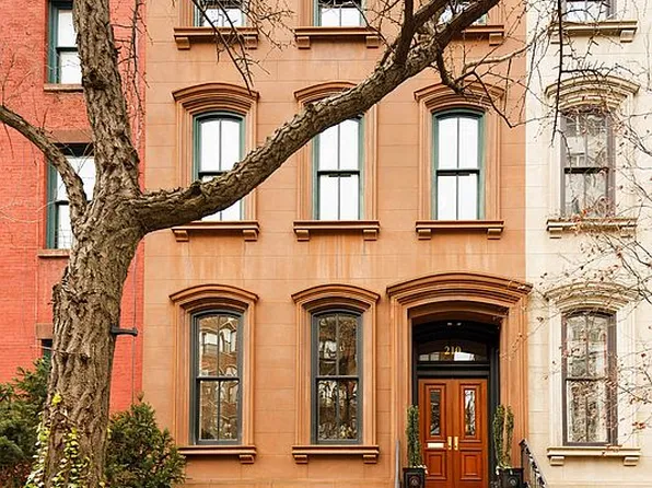 210 E 18th St, New York, NY 10003
