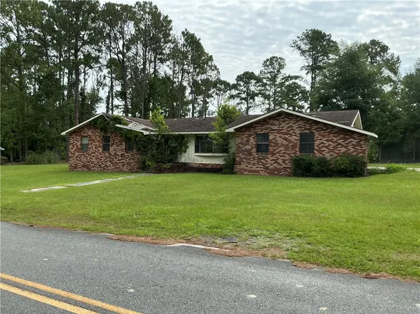 2608 Winchester Dr, Waycross, GA 31501
