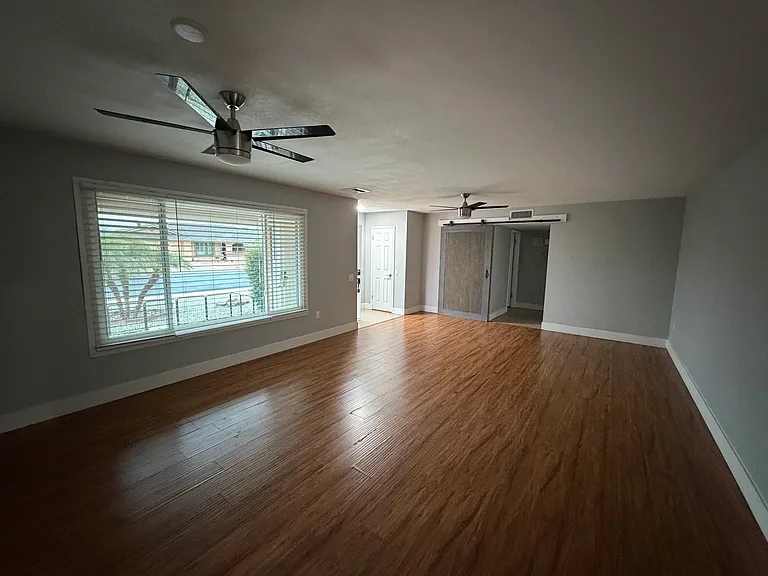 10510 W Willowcreek Cir — Photo 3