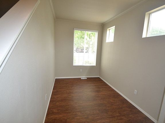 3rd image of 9928 184th St E