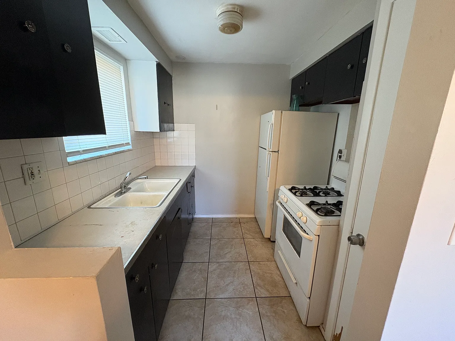 1 bed, 850 sqft, $1,200 — Photo 4